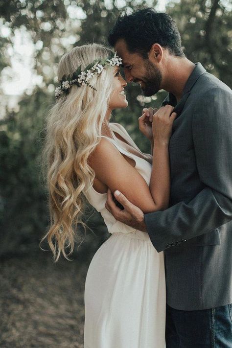 White Flower Crown, Wedding Photography Tips, Fun Wedding Photography, Hair Down, Wedding Photography Poses, Wedding Crown, Wedding Guide, Wedding Pics, Wedding Poses