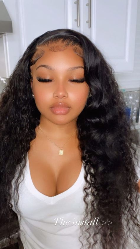 Side Part Lace Fronts, Baddie Lace Fronts, Wig Edges Ideas Side Part, Lace Front Edges Ideas, Lacefronts For Black Women, Frontals On Black Women, Black Girls Hairstyles Lace Fronts, Lace Wig Styles Black Women, Side Part Curly Wig Black Women