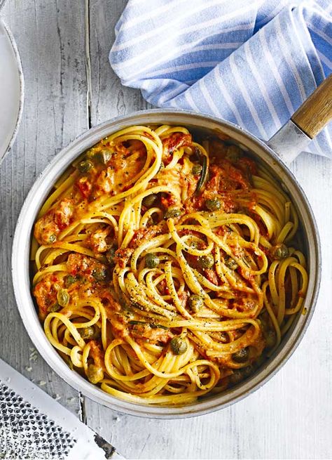 Meatless Pastas, Linguine Recipes Easy, Creamy Tomato Pasta, Linguine Recipes, Caper Sauce, Recipes Italian, Veggie Pasta, Veggie Delight, Tomato Pasta