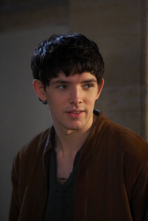 Merlin - Season 1 Episode 1 Still Merlin Season 1, Anthony Head, Merlin 2, Richard Wilson, Merlin Colin Morgan, Merlin Series, Merlin Fandom, Merlin Cast, Best Tv Series Ever