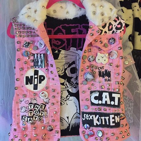 ❥♚ Punk Vest, Girls Work, Pink Punk, Pastel Punk, Diy Pants, Cat Apparel, Kitty Baby, Battle Jacket, Diy Jacket