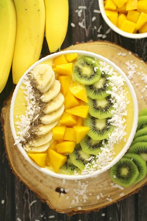 This Mango Banana Smoothie Bowl is a great choice for breakfast with the mellow sweetness of bananas and mango combined with orange juice for an irresistibly fresh bowl. I like to use Skyr in my breakfast bowls because it adds creaminess and a load of protein but any plain yogurt will work just fine. Date Fruit Recipes, Breakfast Smoothie Bowls, Yogurt Smoothie Bowl, Smoothie Bowl Ingredients, Mango Smoothie Bowl, Smoothie Flavors, Mango Banana Smoothie, Acai Bowls Recipe, Breakfast Smoothie Bowl