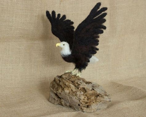 ) Felted Birds, Felted Projects, Felt Animal, Wool Needle Felting, Felt Creations, Talented People, Felted Animals, Animal Sculpture, Felt Birds