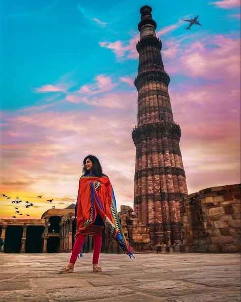 Delhi Photoshoot Ideas, Qutub Minar Photoshoot, India Gate Photography Poses, Qutub Minar Photography Poses, India Gate Photography, Qutub Minar Photography, Delhi Trip, In Pursuit Of Happiness, Delhi Photography