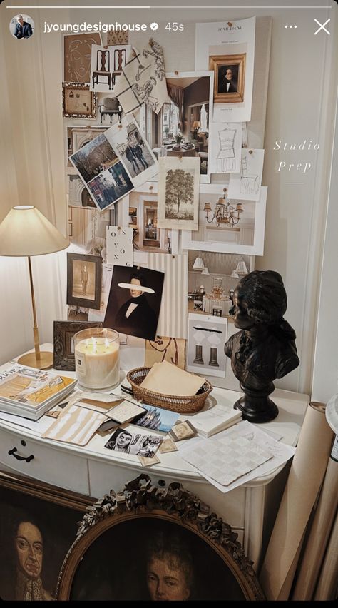 Parisian Modern Office, French Modern Office, Ralph Lauren Home Office, Nancy Meyers Office, Parisian Home Office, Parisian Office, Home Office Set Up, Modern Parisian, Cubicle Decor Office