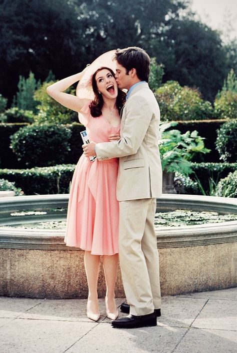 I do love this adorable pink dress/hat combo going on in Princess Diaries 2 :) Chris Pine Princess Diaries, Princess Diaries 2, Diary Movie, The Princess Diaries, Baby Driver, Septième Art, I Love Cinema, Film Disney, Chick Flicks