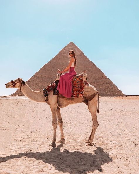 Egypt Outfits, Cairo City, Egypt Pyramids, Egypt Aesthetic, Photo Voyage, Pyramids Egypt, Egypt Fashion, Egypt Tours, Egyptian Pyramids