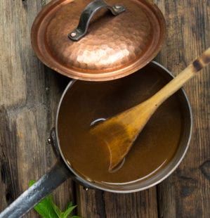 Whisky gravy - delicious. Magazine Christmas Gravy, Lamb Gravy, Make Ahead Gravy, Sunday Roasts, Recipes Sauces, Easter Sides, Lunch Sides, Recipes Meat, Easter Lunch