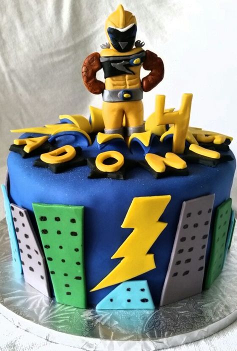 Power Ranger Gold cake Power Ranger Party, Crafts Birthday, Gold Cake, Power Ranger, Boy Party, Power Rangers, Cake Ideas, Party Time, Cake Decorating