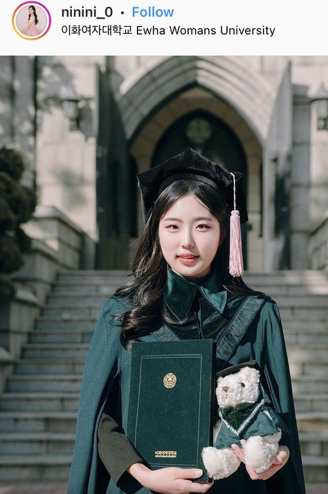 Ewha womans university ✨ Korean University Graduation, Ewha University, Ewha Womans University, Korean University, Manifesting Board, University Aesthetic, National University Of Singapore, Schools Around The World, University Graduation