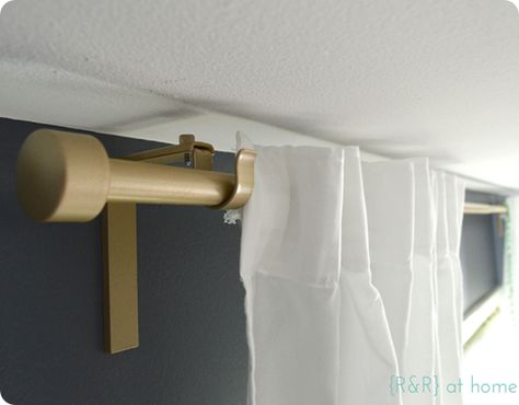 DIY Home Decor ~ Give IKEA curtain rods a quick pick-me-up with gold spray paint {West Elm knock off} West Elm Diy, Ikea Curtain Rods, Gold Curtain Rods, Modern Curtain Rods, West Elm Inspired, Apartment Curtains, Corner Curtains, Diy Curtain Rods, Ikea Curtains