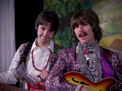 Beatles 1967 | Paul McCartney and George Harrison Hello Goodbye Beatles, Stuart Sutcliffe, Beatles George, Beatles Love, Hello Goodbye, Beatles Photos, John Lennon Beatles, Beatles Pictures, Beatles John