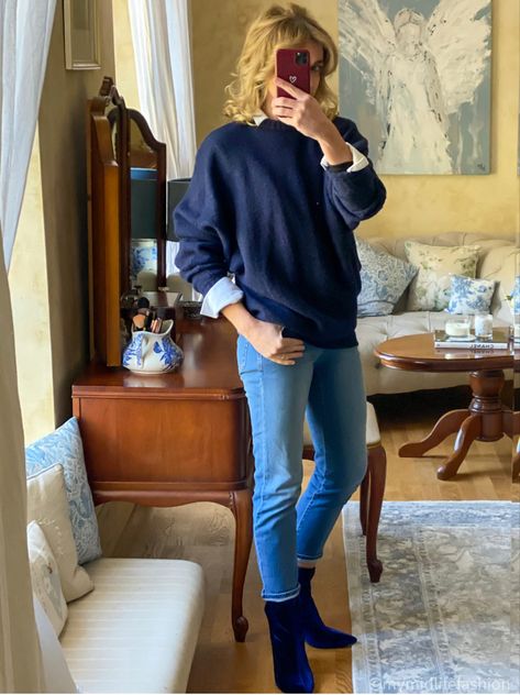 How to wear a navy crew neck jumper with classic wardrobe staples . . . #ootd #outfit #outfitoftheday #look #lookdujour #style #styleoftheday #dailylook #lookoftheday #instalook #instaoutfit #instapic #mymidlifefashion #timelessstyle #effortlesschic #fashion #outfitinspiration #outfitdujour #styleover40 #fashionover40 #classicstyle Navy Jumper Outfit, Turn Up Jeans, New Balance 327 Trainers, Straight Legged Jeans, Midlife Fashion, Navy Jumper, Jean Jumper, Jeans Heels, Insta Outfits