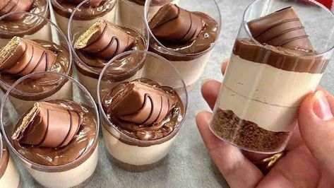 Verrines crémeuses au chocolat et au mascarpone: un dessert agréablement invitant et savoureux Kinder Bueno Recipes, Bueno Recipes, Dessert Shooters Recipes, Mini Dessert Recipes, Dessert Cups Recipes, Dessert Mini, Dessert Shooters, Mini Dessert Cups, Dessert Shots