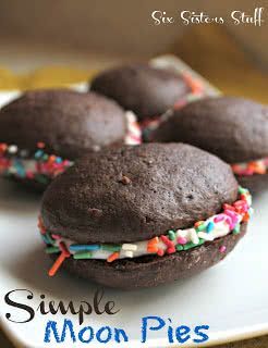 Moon Pies Recipe, Moon Pie Recipe, Ghirardelli Chocolate Chip Cookies, Cake Batter Cookies, Moon Pie, Moon Pies, Whoopie Pies, Easy Treats, Love Eat