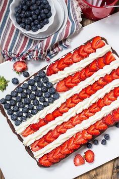 4th Of July Party Food, Fourth Of July Party Ideas, Fourth Of July Party, Usa Party, Food Decorations, Flag Cake, Patriotic Desserts, 4th Of July Desserts, July Holidays