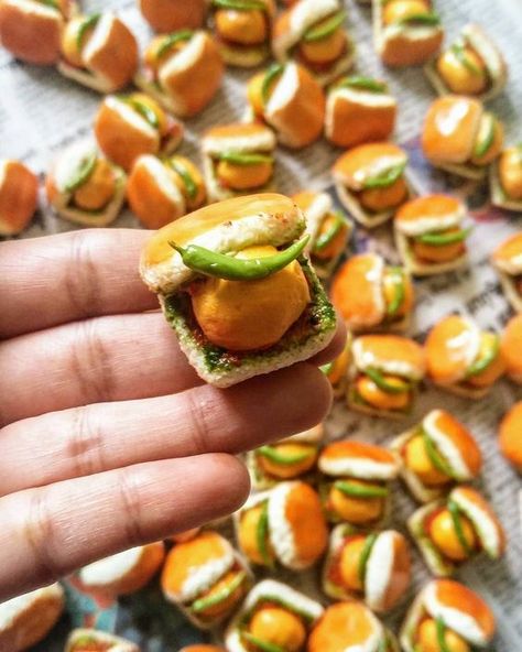 Indian Food Party, Easy Camping Snacks, Indian Wedding Food, Party Food Menu, Brunch Party Recipes, Wedding Food Menu, Pizza Roll, Indian Appetizers, Healthy Brunch