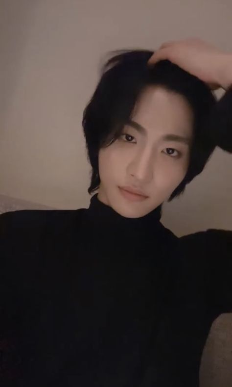 Seonghwa Wallpaper Boyfriend, Seonghwa Boyfriend Material Wallpaper, Park Seonghwa Boyfriend Material, Seonghwa Ateez Boyfriend Material, Park Seong Hwa Photoshoot, Park Seong Hwa Video, Seonghwa Hot Wallpaper, Seonghwa Boyfriend, Hot Mommy