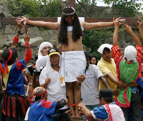 Philippines - Where else in the world will you see devotees re-enact Jesus Christ's suffering by having themselves nailed to crosses in rites during Good Friday. Respect Pictures, Philippines Culture, Good Friday, Tgif, The Philippines, Philippines, Jesus Christ, New World, Jesus