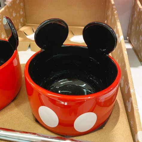 Disney Deals UK on Instagram: “🥣NEW🥣 Mickey Mouse ceramic bowl is £5 from @primark #disney #disneyuk #disneydeals #disneydealsuk #primark #disneyprimark #primarkdisney…” Disney Deals, Diy Bowl, New Mickey Mouse, Ceramics Ideas Pottery, Diy Keychain, Ceramic Bowl, Ceramic Bowls, Ceramic Pottery, Dog Bowls