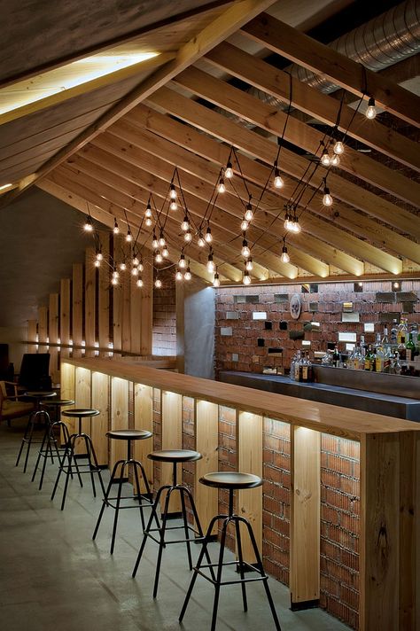 Café Design, Brick Backdrops, Bar In Casa, Kursi Bar, Home Bar Design, Restaurant Seating, Rustic Bar, Home Bar Designs, 카페 인테리어 디자인