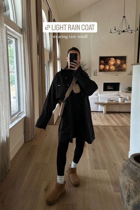 Long Black Raincoat Outfit, Rain Winter Outfit, Black Rain Coat Outfit, Winter Teen Outfits, Rain Jacket Outfits, Black Rain Jacket Outfit, Black Raincoat Outfit, Rain Coat Outfits, All Black Athleisure