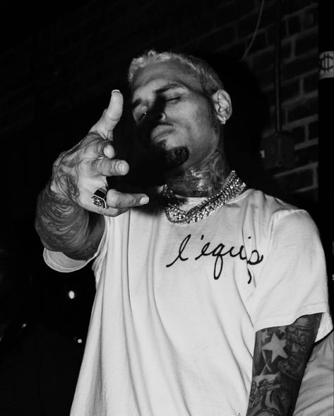 Chris Brown Spotify Cover, Black And White Rapper Aesthetic, Chris Brown Black And White, Chris Brown Lockscreen, Chris Brown Wallpaper Aesthetic, Chris Brown Aesthetic, Ipad Aesthetics, Chris Brown Art, Chris Brown Photoshoot