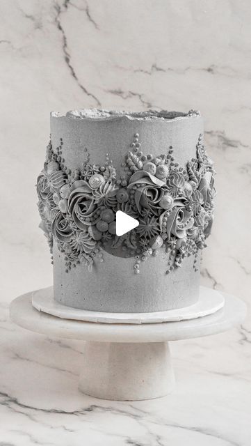 White Rose Cake Design, Wedding Buttercream Cake, Anniversary Cake Ideas, Concrete Cake, Sweet Snap, Anniversary Cake Designs, Buttercream Cake Designs, Decorating Hacks, Food Decorations