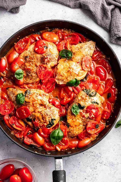 Top of a pan with chicken pomodoro. Corner Bakery Chicken Pomodori, Chicken Pomadore, Chicken Pomodoro Recipes, Chicken Pomodoro, Grilled Chicken Legs, Honey Butter Chicken, Fresh Tomato Sauce, Chicken Breast Recipes Easy, Italian Recipes Traditional