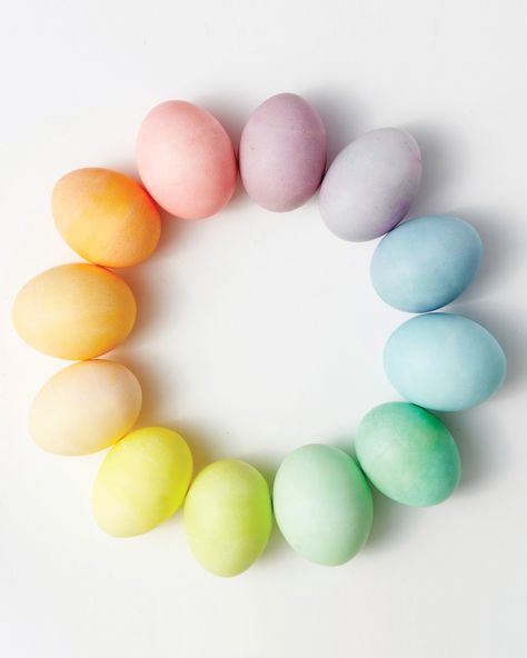 Disney Easter Eggs, Diy Christmas Cookies, Pastel Dark, Dye Easter Eggs, Color Wheels, Easter Entertaining, Disney Easter, Egg Carton Crafts, Pastel Easter