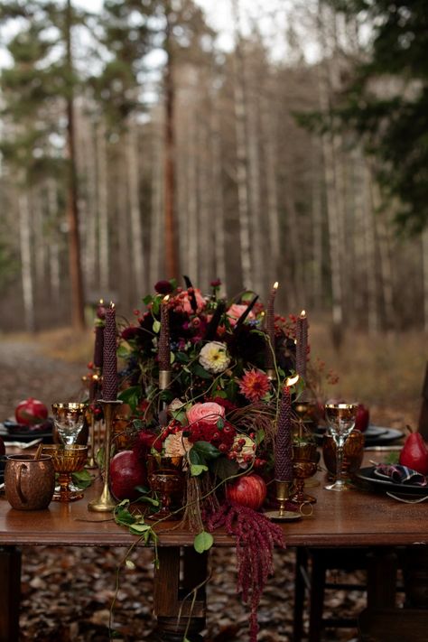 Magical Woodsy Wedding Inspiration - West Coast Weddings Blue And White Decorations, Wedding Decor Trends, Pomegranate Wedding, Teal And Rust, Fall Ceremony, Wedding Aesthetics, West Coast Wedding, Woodsy Wedding, Romantic Bouquet