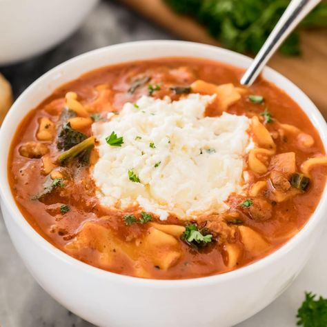 Lasagna Soup Easy Lasagna Soup, Sugar Spun Run, Cream Cheese Mints, Lasagna Soup Recipe, Italian Comfort Food, Creamy Potato Soup, Lasagna Soup, Cheesy Recipes, Pasta Shapes