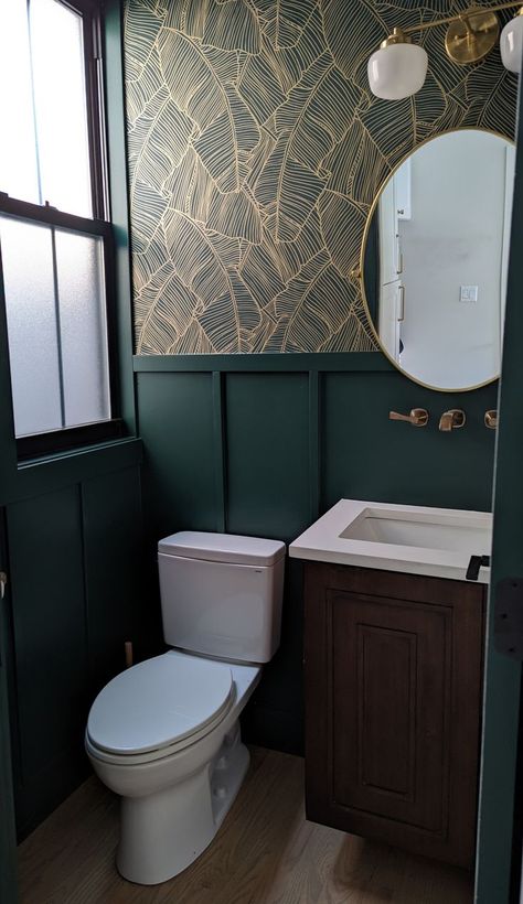 Benjamin Moore Hunter Green, Hunter Green Paint, Bold Powder Room, Green Powder Room, Half Bath Design, Benjamin Moore Bathroom, Bathroom Wallpaper Modern, Batten Walls, I Love Wallpaper