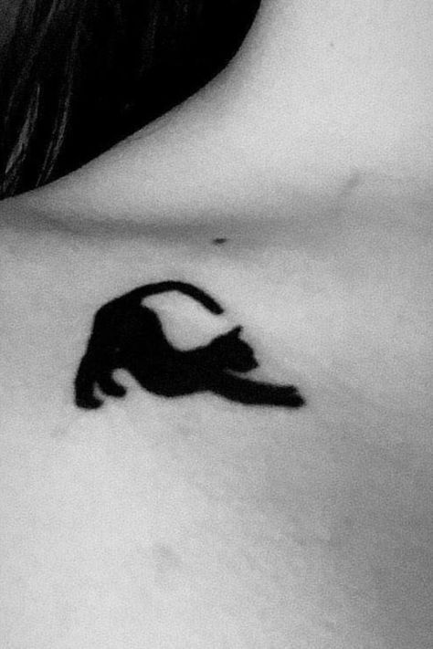 Black Ink Simple Cat Tattoo Design - Cat Tattoo Idea For Cats Lovers Black Kitty Tattoo, Small Black Cat Tattoo, Cat Tattoo Idea, Scratch Tattoo, Cat Eye Tattoos, Simple Cat Tattoo, Tattoo Gato, Black Cat Tattoo, Cat Tattoo Design