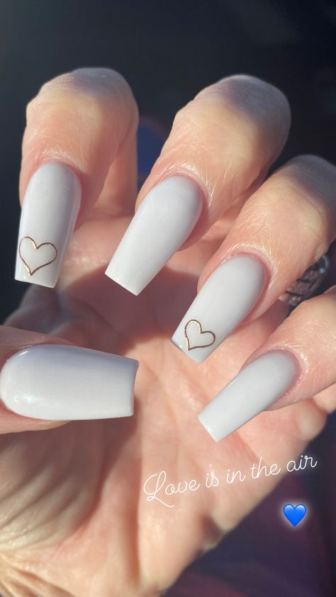 White Nails With Designs For Prom, White Acrylic Nails Coffin With Heart, White Nails With Designs Coffin Short, White Based Nails With Design, Trendy Nails White And Gold, White And Gold Heart Nails, Cute Short Acrylic Nails White And Gold, White Nails With Sticker Designs, White Nails With Designs Heart