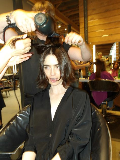 Watch Lily Collins Give Herself a Blunt Bob, Exclusively Here Lily Collins Bob, Lily Collins Short Hair, Lily Collins Hair, Emily In Paris Fashion, Photography Outfits, British Celebrities, New Haircut, Makeup Photography, New Haircuts