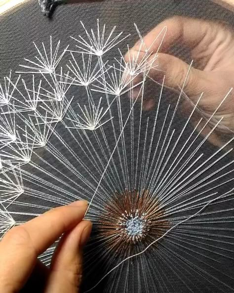 Bordados Tambour, Food Prints, Embroidery Hoop Wall Art, 3d Pen, Embroidery Videos, Garden Art Projects, 자수 디자인, Hand Embroidery Art, Garden Art Sculptures