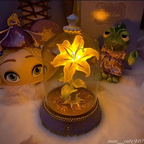 Rapunzel Aesthetic Bedroom, Tangled Room Ideas, Tangled Room Aesthetic, Tangled Themed Room, Tangled Gift Ideas, Rapunzel Room Decor, Lampe Aesthetic, Rapunzel Decor, Rapunzel Crafts