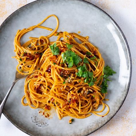 Chilli Crisp Garlic Butter Spaghetti | Marion's Kitchen ~ Spaghetti dressed with sauce of 7 Tbsp unsalted butter, 4 cloves minced garlic, 3 Tbsp chili crisp oil*, 1½ Tbsp salted crunchy peanut butter, & 2 Tbsp each soy sauce & oyster sauce. Mix in sliced green onions & sesame seeds. Garnish with chopped cilantro & drizzle with extra chili crisp oil. Serves 2. #Asian-style Garlic Butter Spaghetti, Chilli Crisp, Butter Spaghetti, Garlic Butter Pasta, Chili Crisp, Marion's Kitchen, Garlic Noodles, Buttered Noodles, Garlic Pasta