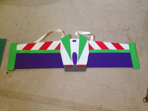 How To Make Buzz Lightyear Wings, Buzz Light Year Wings Diy, Diy Buzz Light Year Costume Toddler, Buzz Lightyear Wings Diy, Diy Buzz Lightyear Wings, Buzz Lightyear Fantasia, Buzz Lightyear Costume Women Diy, Diy Buzz Light Year Costume, Buzz Lightyear Costume Diy