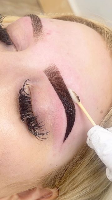 #𝟏 𝐁𝐑𝐎𝐖 𝐓𝐑𝐀𝐈𝐍𝐈𝐍𝐆𝐒 𝐈𝐍 𝐋.𝐀. on Instagram: "WE ARE WHAT WE BELIEVE 👏🏼 Signature Brow Sculpt & Hybrid Tint using @poshbrowspro Angled Brush for these brows! Blonde brows benefit the most from brow tint because not only does it give a beautiful skin stain, it also dyes the hair🙌🏼 Hybrid Tint can last on the skin 1-2 weeks while on the hair it can last up to 8 weeks! 👏🏼 Let’s Transform your brows next 😍🔥 Link in bio to book ! #brows #browlift #browlamination #browwaxing #brow Hybrid Tint Brows, Brow Tint Aesthetic, Eyebrow Tinting Before And After, Eyebrow Wax And Tint, Tinted Eyebrows, Tint Brows, Brow Wax And Tint, Brow Dye, Blonde Brows