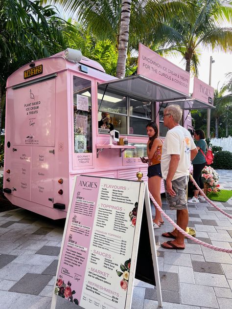 Ice Cream Truck Interior Layout, Ice Cream Trailer Design, Sweet Food Truck Ideas, Girly Food Truck, Food Trucks Aesthetic, Ice Cream Truck Ideas Design, Desert Food Truck, Cute Food Truck Ideas, Pink Coffee Truck