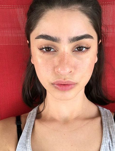 Thick Eyebrows Natural, Strawberry Girl Aesthetic, Thicker Eyebrows Makeup, Square Eyebrows, Thick Eyebrow Shapes, Straight Eyebrows, Straight Brows, Freckles Makeup, Bushy Eyebrows