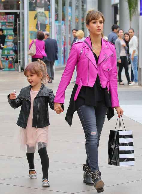 We are OBSESSED with this gorgeous leather jacket seen on Jessica Alba! Jessica Alba Style Winter, New Mom Outfits, Fifth Birthday, Jessica Alba Style, Pink Leather Jacket, Women's Outfits, Popsugar Fashion, Leather Jacket Outfits, Style Looks