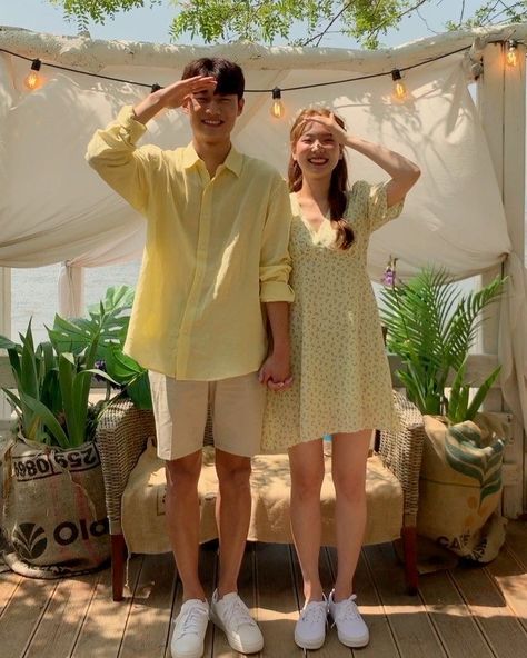 Couple Coordinating Outfits, Matching Outfits For Couples Aesthetic, Matchy Outfit Couple, Couple Outfits Korean, Matching Couple Clothes, Korean Couple Outfits, Casual Couple Outfits, Prenup Outfit, Comfy Minimalist