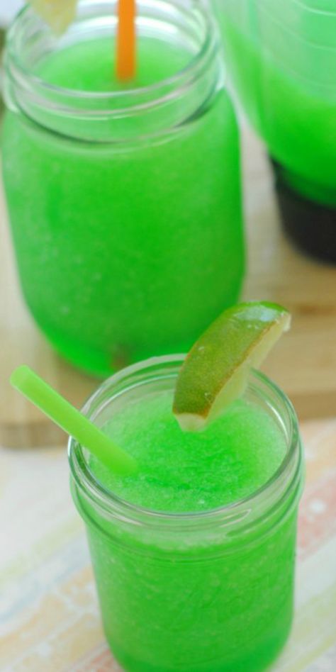 This recipe always reminds me of riding my bike to the Circle K when I was a kid, I was always after a yummy lime slushie! Now you can make this wonderful refreshing drink at home with Kool-Aid and the whole family will love this lime beverage, especially on those hot summer days! Green Slushie, Slushy Drinks, Green Punch, Lemonade Stands, Slush Recipes, Frozen Drink Recipes, Drink Recipies, Dinner Theater, Kule Ting