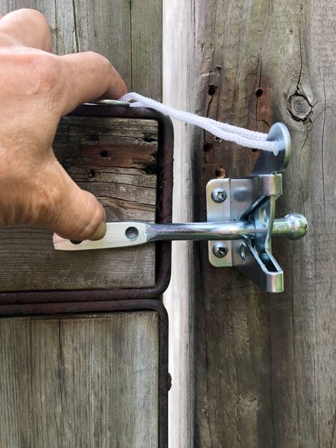 4 Tips for Installing a Self Locking Gate Latch. | The Art of Doing Stuff Gate Locks Outdoor Ideas, Gate Latch Ideas Diy, Diy Gate Latch, Gate Locks Outdoor, Gate Latch Ideas, Simple Gate, Diy Gate, Gate Handles, Gate Locks