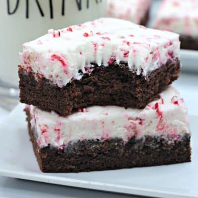 Candy Cane Brownies are a rich, chocolate and peppermint brownie topped with a peppermint buttercream frosting. Candy Cane Brownies, Peppermint Bark Brownies, Peppermint Brownies Recipe, Holiday Brownies, Candy Cane Dessert, Peppermint Dessert, Cheese Bars, Peppermint Recipes, Christmas Brownies