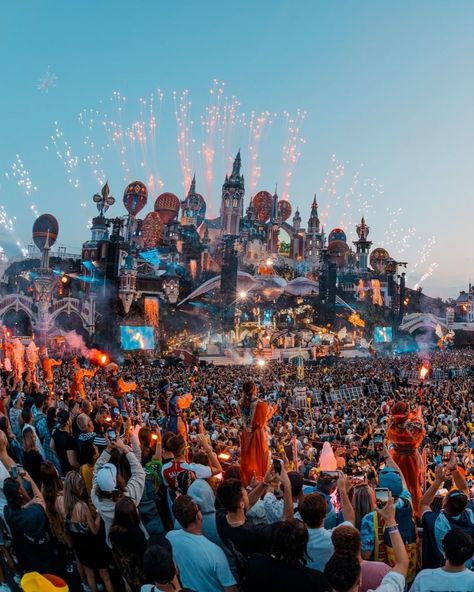 Tomorrowland Aesthetic, Ibiza Trip, Tomorrowland Festival, Tomorrowland Belgium, Rave Art, Ibiza Travel, Luxury Cruise Ship, Festival Music, Friends Travel