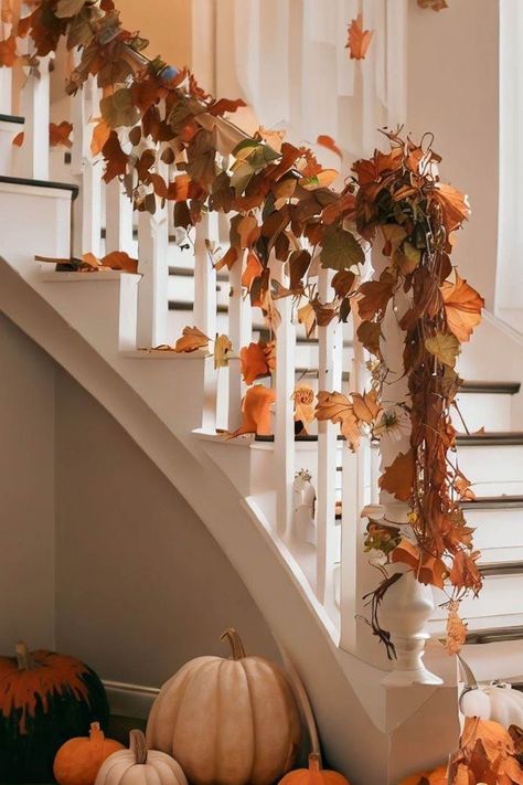 Fall Staircase, Cosy Autumn Aesthetic, Indoor Staircase, Easy Thanksgiving Table Decor, Minimalist Fall Decor, Thanksgiving Table Decor Ideas, Fall Feast, Modern Fall Decor, Fall Room Decor